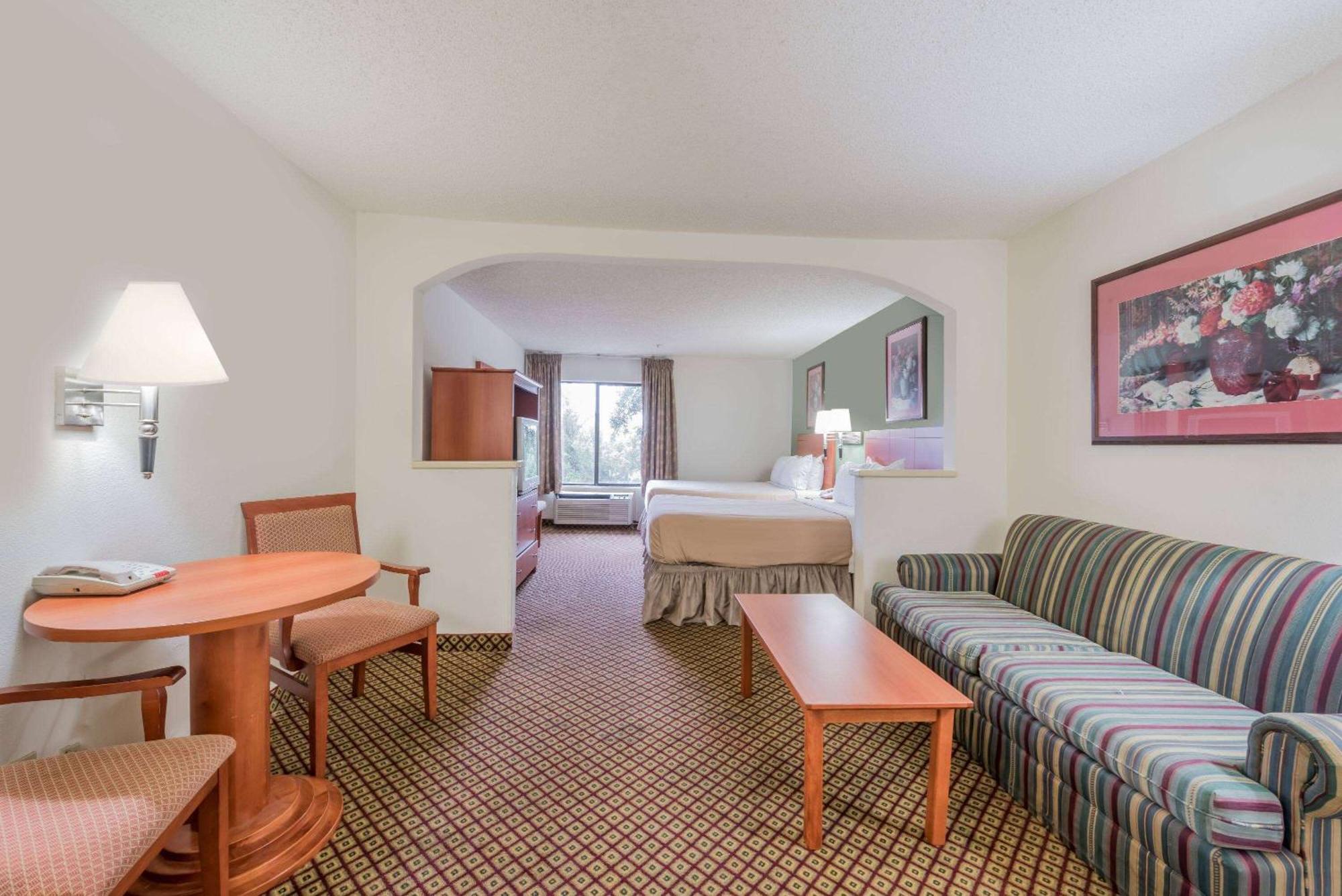 Super 8 By Wyndham Fort Worth Downtown South Экстерьер фото